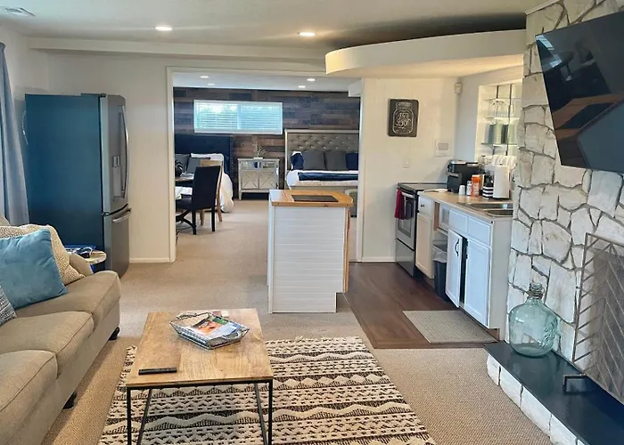 City Light Views Getaway Close To Top Ski Resorts