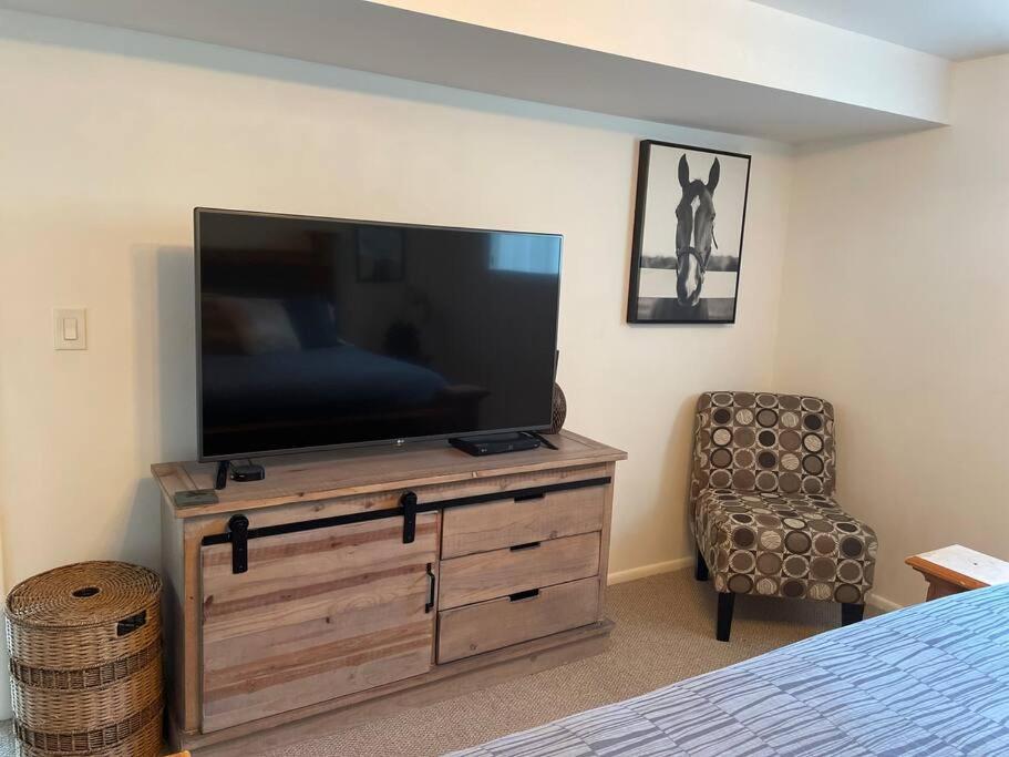 Light Views Getaway Close To Apartment