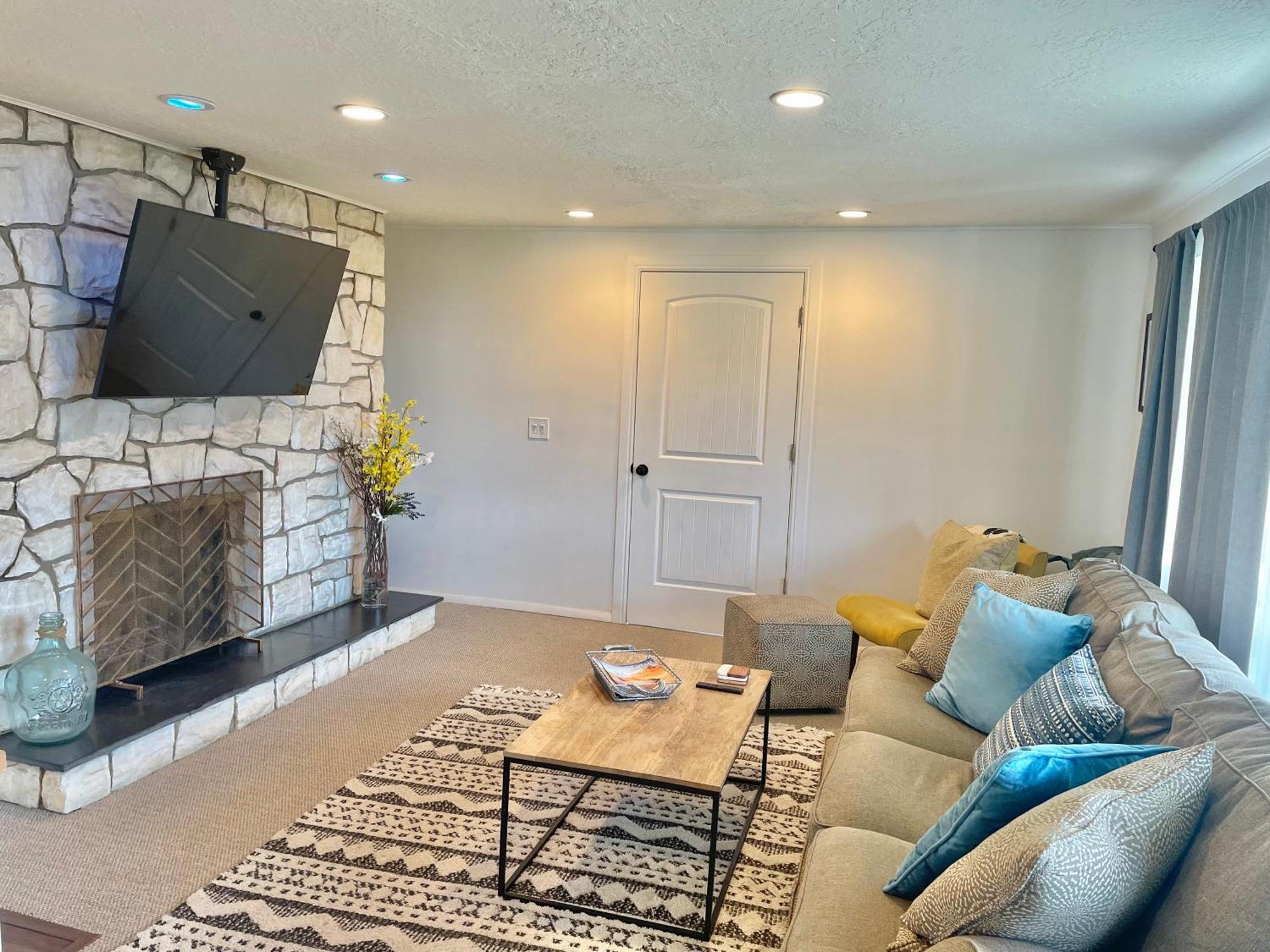 Apartment Light Views Getaway Close To Salt Lake City